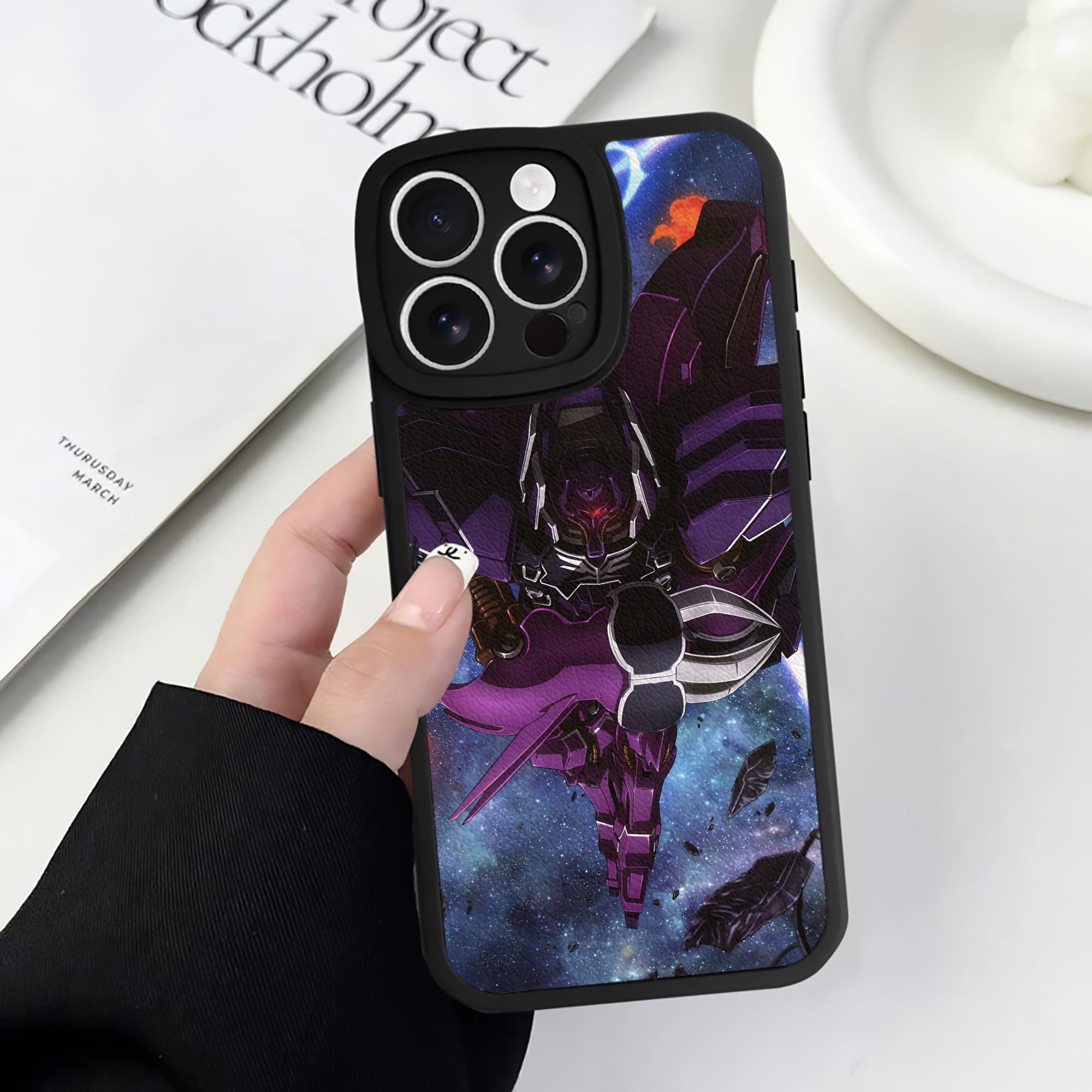 （画像用） 機動戦士ガンダム Mobile Suit Gundam 【iPhone 16シリーズ対応】シリコンスマホケース（レザー調） 材質：シリコン
